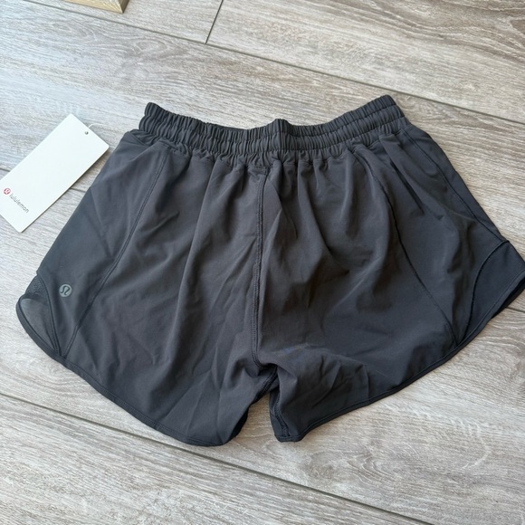 NWT Lululemon Hotty Hot Low-Rise Lined Short in Black - Picture 14 of 15